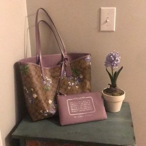 EUC Coach Reversible City Tote Signature - LILLY